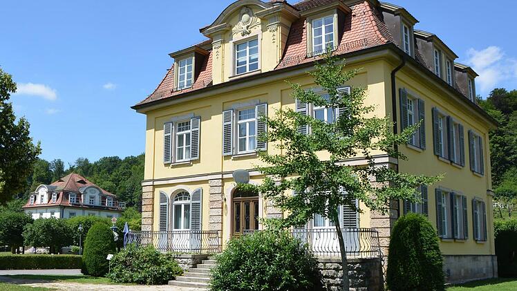 Die Villa Widder liegt malerisch im Schlosspark des Staatsbades. Lange wurde sie vom Dorint-Hotel genutzt. Nun ist ein neuer Pächter gefunden. Foto: Staatliche Kurverwaltung Bad Brückenau