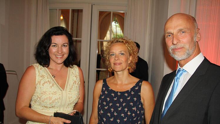 Katja Riemann und Dorothee Bär neben Oberbürgermeister Kay Blankenburg.