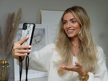 Sich in sozialen Netzwerken perfekt in Szene zu setzen, ist für viele Influencer tägliches Programm. Ob wirklich alles perfekt ist? Foto: Swen Pförtner/dpa