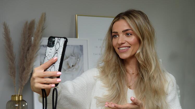 Sich in sozialen Netzwerken perfekt in Szene zu setzen, ist für viele Influencer tägliches Programm. Ob wirklich alles perfekt ist? Foto: Swen Pförtner/dpa