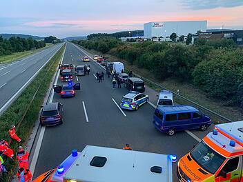 Angriff im Reisebus: Autobahn 9 voll gesperrt