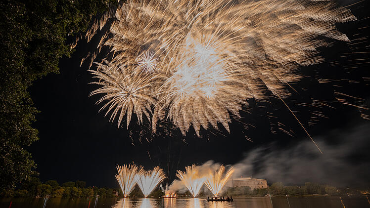 Fulminate Feuerwerk-Show beim 200. N&uuml;rnberger Volksfest