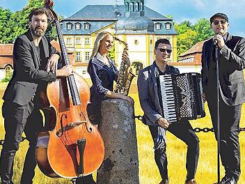 „Les quatre baguettes“ spielen auf Schloss Jägersburg.