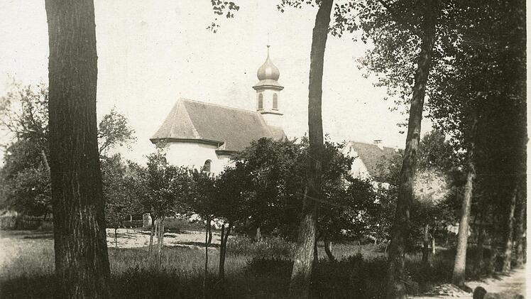 Die Dorfkirche auf einem historischen Foto (Datum unbekannt)