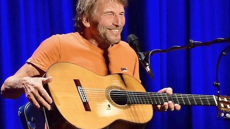 Hans Söllner bei seinem Auftritt am Sonntag in der Dr.-Stammberger-Halle Foto: Stephan Herbert Fuchs
