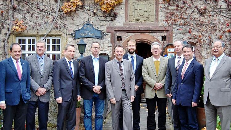 Zum letzten Mal traf sich der IHK-Gremialausschuss Bad Kissingen in alter Besetzung unter Vorsitz von Klaus Hayer (4. v. l.)  Foto: von Dobschütz