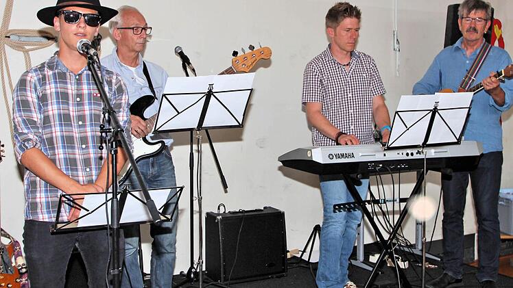 Abschlussfeier der 9. und 10. Klassen der Freiherr-von-Lutz-Mittelschule. Foto: Dieter Britz