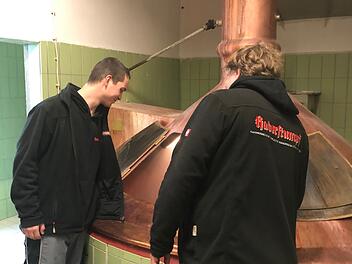 Trebgast: H&ouml;here Bierpreise wegen Kohlens&auml;ure-Mangel? Braumeister erkl&auml;rt Problem