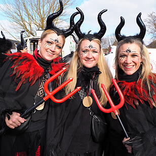 Wildes Faschingstreiben in Steinach an der Saale.