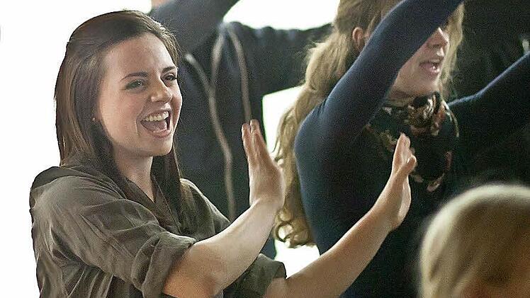 Mitreißenden Schwung demonstriert der Chor des Coburg-Musicals schon bei der Probenarbeit.Fotos: Jochen Berger