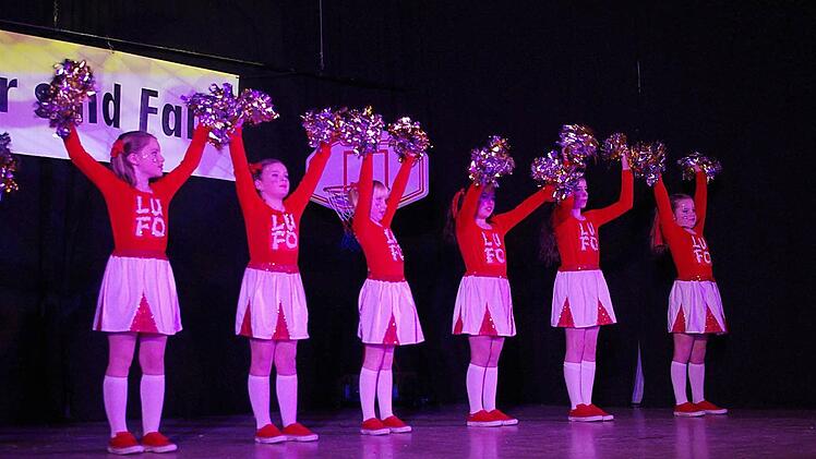 Die jüngsten Akteure des Abends traten heuer als Cheerleader auf.  Foto: Heike Schülein