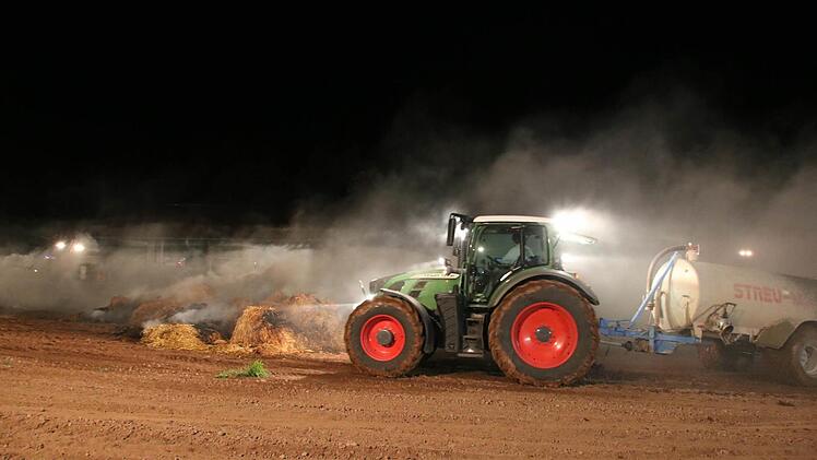 Eindrücke vom Brand in Haard in der Nacht auf Sonntag. Foto: Ralf Ruppert