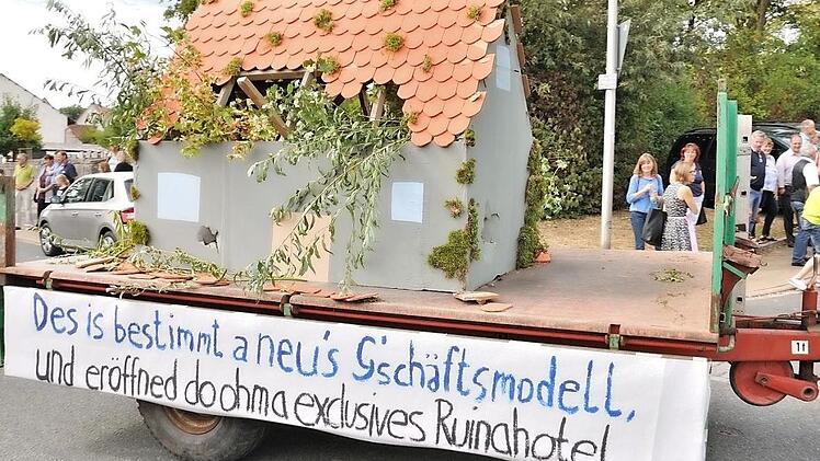 Ein verfallender Bauernhof in Burgweisach wurde thematisiert.