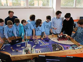 Robotics ist nur eines von zahlreichen Angeboten des Schönborn-Gymnasiums. Beim Informationstag am 23. März können die neuen Schülerinnen und Schüler die verschiedenen Angebote testen.  Foto: Thomas Malz