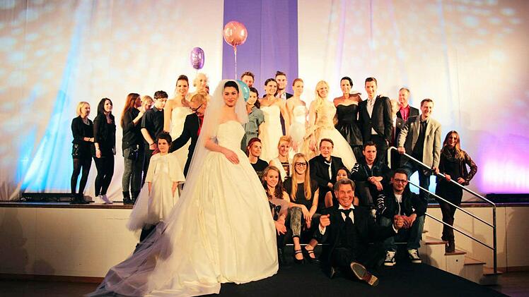 Schrilles, Buntes und Elegantes auf dem Catwalk. Foto: Merzbach