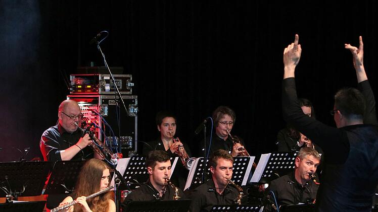 Der Hochschulchor "Die Klangfänger" unter Leitung von Moritz Metzner gestaltet wieder gemeinsam mit der Hochschul-Bigband drei Konzerte während des "Campus Design Open".Foto: Archiv/Jochen Berger