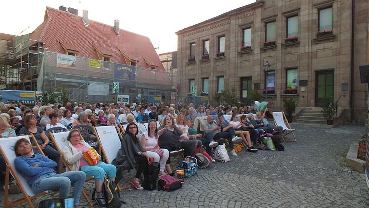 Zu Beginn des Abends war es noch sommerlich.    Foto: Manfred Welker