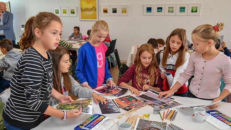 Weltkindertag: Etwa 120 junge Künstler waren am Donnerstag in der Zentralredaktion am Werkeln. Foto: Ronald Rinklef,