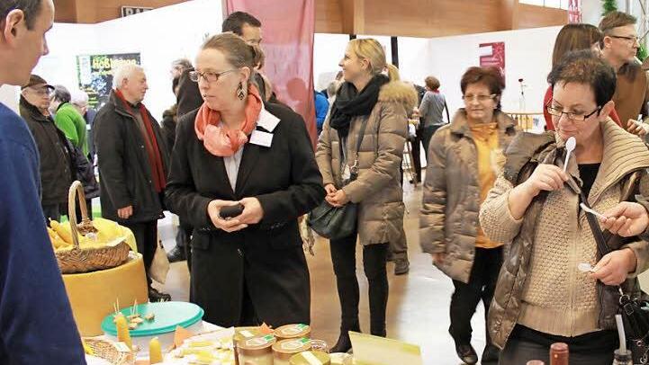 Nicht nur Produkte rund um die Biene, sondern die fleißigen Tiere selbst stellte der Imkerverein Haßfurt bei der "Kulinea" 2013 vor. Solche und ähnliche Angebote sind auch bei der neuen Messe geplant.  Foto: Archiv/cr