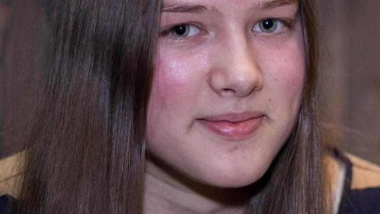 Lea Wolf (15) : Früher war ich äußerst schüchtern. Das hat sich durch den Struwwel fast zwangsläufig geändert, da man hier immer wieder neue Leute kennen lernt und oft angesprochen wird. Doch nicht nur das hat sich in den zwei Jahren, die ich hierher komme, verändert - auch meine Fähigkeiten im Tischkicker. Das konnte ich anfangs überhaupt nicht, jetzt bin ich aber richtig gut geworden und werde von den Jungs sogar oft gefragt, ob ich nicht Lust haben, mitzuspielen.Doch hier ist nicht nur ei...