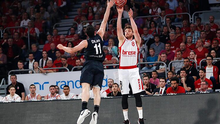 Am vergangenen Sonntag konnten die Bamberger gegen Bonn noch vorlegen. Am Dienstag k&ouml;nnen sie nun in Bonn alles klar machen. Gelingt das?  Foto: Daniel L&ouml;b