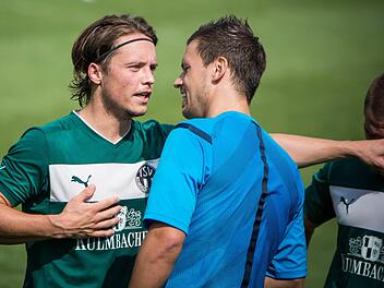 Am Anfang seiner Bundesliga-Karriere: Christian Dietz diskutiert im Jahr 2014 mit einem Spieler des TSV Neudrossenfeld. Archiv/Alexander Muck