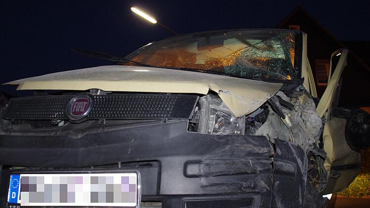 Der Fiat nach dem Unfall. Foto: Marco Meißner