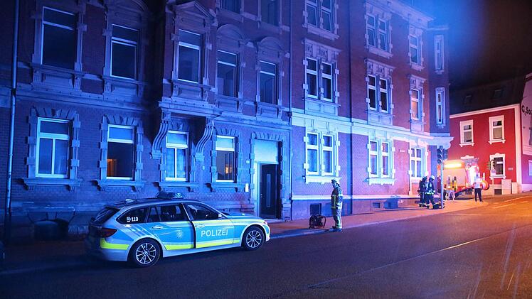 In Hof geriet am Donnerstagmorgen ein Wohnhaus in Brand. Foto: News5/Fricke