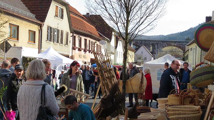Beim Frühlingsmarkt in Euerdorf gibt es am Sonntag wieder viel zu entdecken.  Foto: Doris Bauer/Archiv