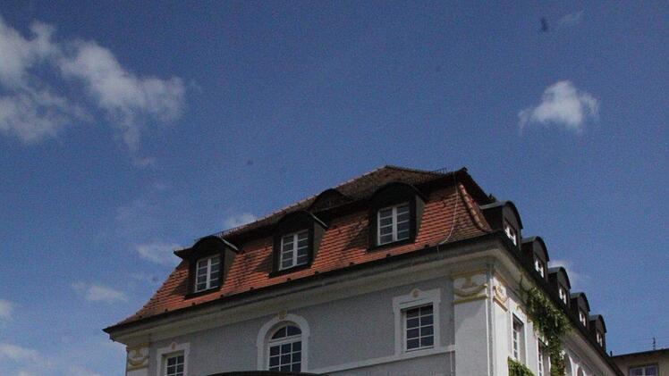 Im Alten Rathaus in Bad Brückenau finden sich Tourist-Info, Stadtbibliothek und Heimatstuben. Foto: Ulrike Müller