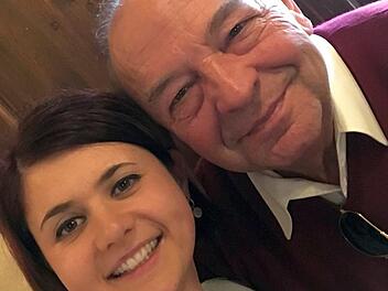 Sind ein gutes Ermittler-Team: Nina Kutscher und Josef Wifling -  zwei passionierte Kriminalautoren, die am Donnerstag, 5. Juli, gemeinsam eine Lesung im Landratsamt veranstalten.privat