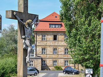 Das Urteil im Prozess um die Todesfälle in Schloss Gleusdorf ist gefallen. Die drei Angeklagten wurden freigesprochen.  Foto: Ronald Rinklef/Archiv