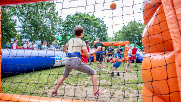 Viele bunte Spiel- und Mitmachmöglichkeiten für alle Altersklassen warten bei den AOK-Familientagen auf rege Beteiligung.