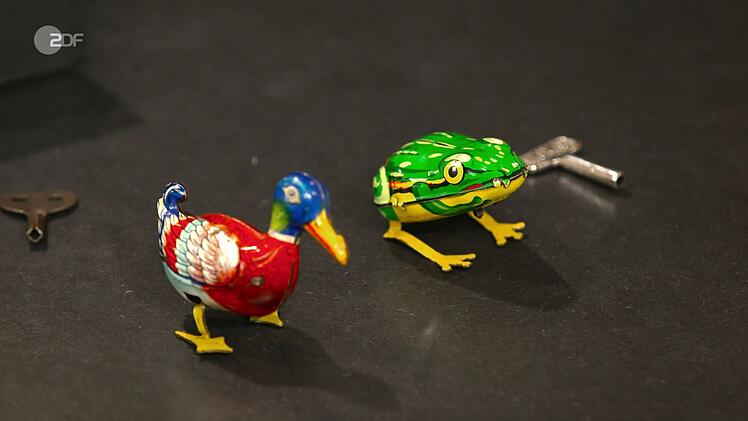 Altes Blechspielzeug der Nürnberger Spiel- und Metallwarenfabrik Georg Köhler datierte Sven Deutschmanek in den 1950er Jahren.