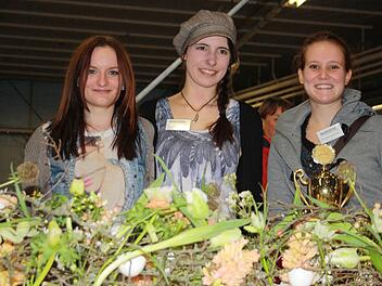 Die drei Siegerinnen des Mainflora-Juniorcups in Zeil (von links): Isabel Montag aus Priesendorf, die Coburgerin Lina Langbein und Marie Rosa Wallaschkowski aus Kirchheim. Fotos: Carolin Kemmelmeier