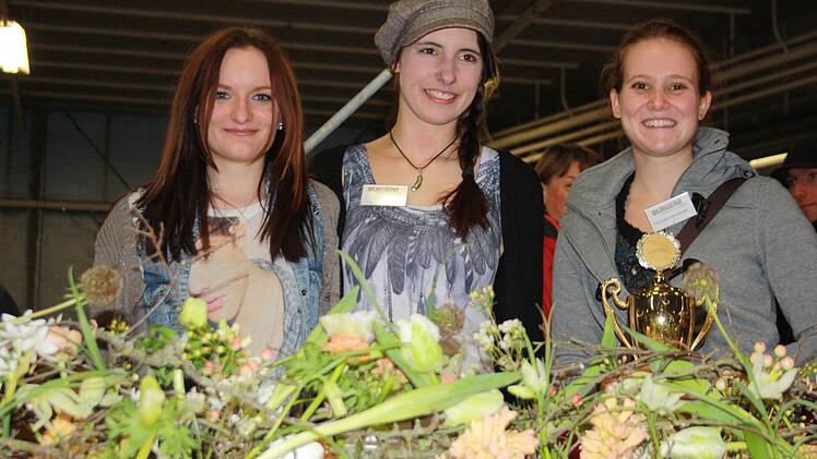 Die drei Siegerinnen des Mainflora-Juniorcups in Zeil (von links): Isabel Montag aus Priesendorf, die Coburgerin Lina Langbein und Marie Rosa Wallaschkowski aus Kirchheim. Fotos: Carolin Kemmelmeier