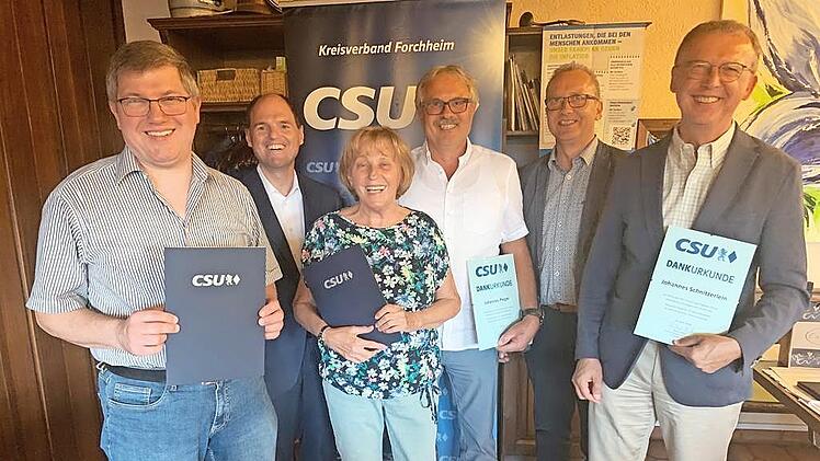 Urkunden für langjährige Mitglieder.