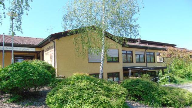 Ein dicker Brocken werden die Kosten für die Sanierung der Lindelberghalle. Kommt für die Fassade noch eine energetische Dämmung dazu, steigt der Preis weiter. Das tut er noch einmal, falls das Dach gleich mitgemacht wird.