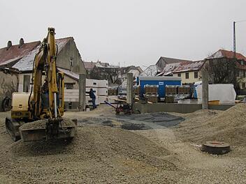 Die Bauarbeiten am hinteren Teil des Geländes der Staffelsteiner Polizeistation machen Fortschritte. Fotos: Monika Schütz