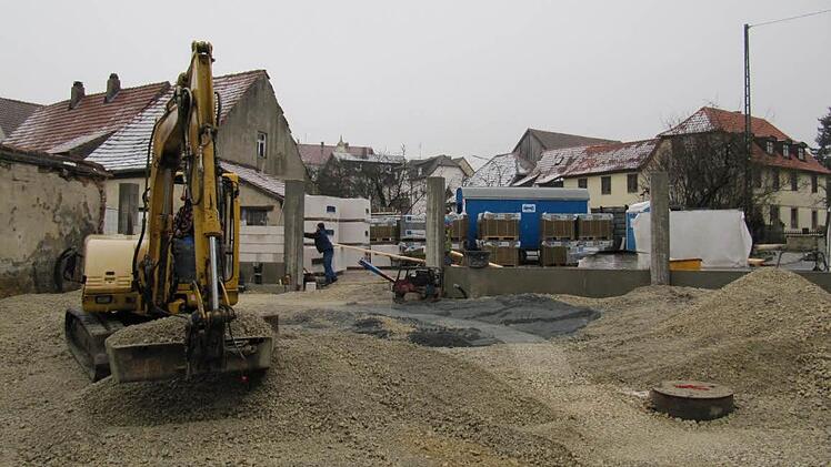 Die Bauarbeiten am hinteren Teil des Geländes der Staffelsteiner Polizeistation machen Fortschritte. Fotos: Monika Schütz