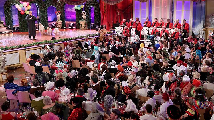 Fasching in VeitshöchheimFoto: Daniel Karmann/dpa +++(c) dpa - Bildfunk+++