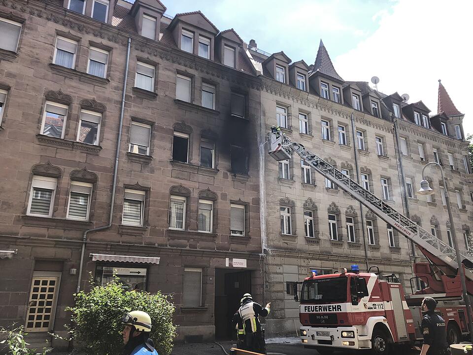 Wohnung geht in Flammen auf
