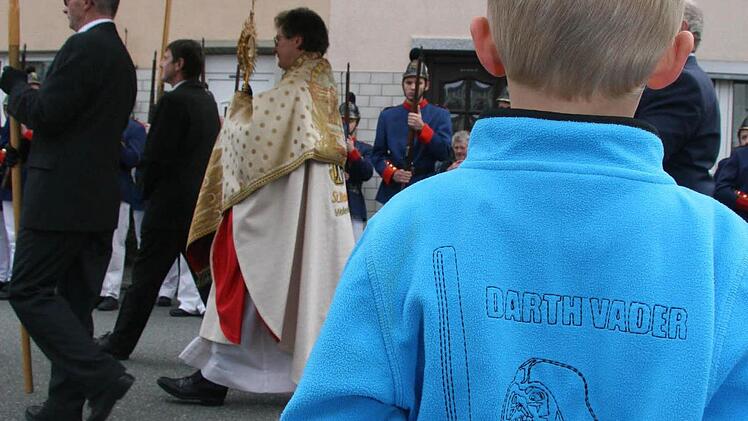 Auch Darth Vader schaute bei der Prozession zu.