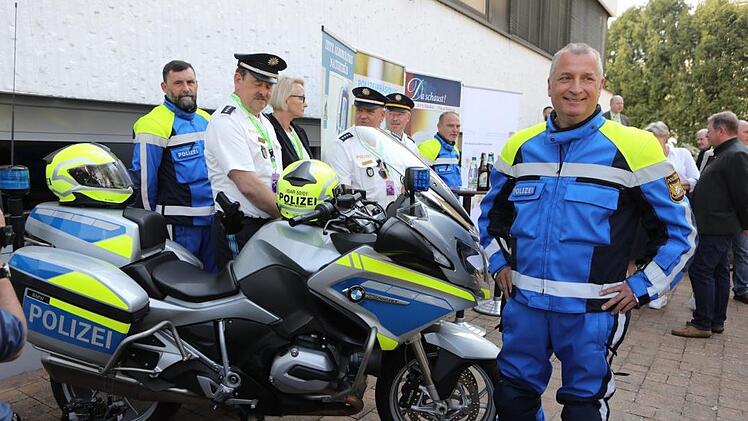 Vor dem Korso fand eine Pressekonferenz mit Innenminister Herrmann, Veranstaltern und politischer Prominenz statt.  Foto: Barbara Herbst