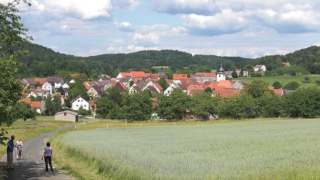 Affalterthal zur Erntezeit, idyllisch eingebettet im "Apfelbaumtal" oberhalb von Egloffstein Foto: Reinhard L&ouml;wisch