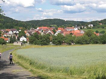 Affalterthal zur Erntezeit, idyllisch eingebettet im "Apfelbaumtal" oberhalb von Egloffstein Foto: Reinhard Löwisch