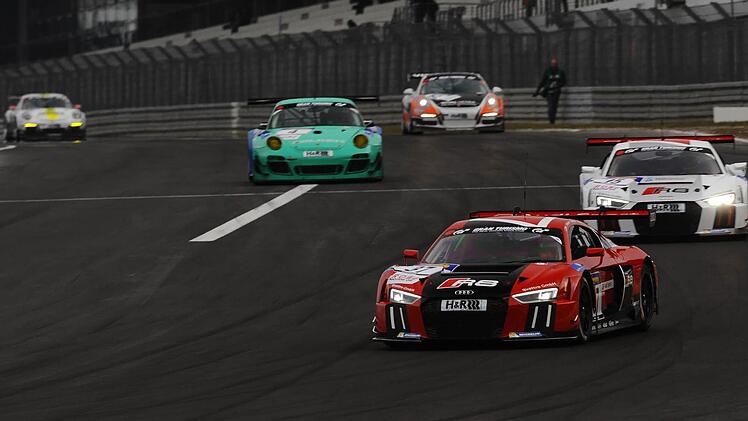 Christopher Haases weißer Audi R8 LMS am Nürburgring. Foto: Audi