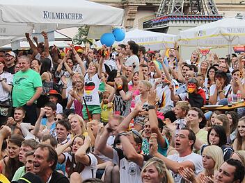 So wurde 2014 bei der Weltmeisterschaft in Argentinien der Viertelfinal-Sieg der deutschen Elf gegen Frankreich auf dem Marktplatz bejubelt. Damals war es der Altstadtfest-Freitag. Foto: Archiv