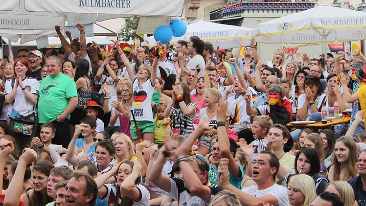So wurde 2014 bei der Weltmeisterschaft in Argentinien der Viertelfinal-Sieg der deutschen Elf gegen Frankreich auf dem Marktplatz bejubelt. Damals war es der Altstadtfest-Freitag. Foto: Archiv