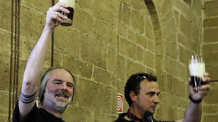 Das Unfindener Bier wurde zu Beginn der Veranstaltung   vorgestellt.